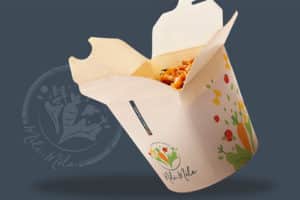 Boite pour pâtes cartonnée blanche et imprimée pour vente à emporter. Logo "Méli Mélo" sur une face et illustration péle-mèle de légumes sur les côtés.