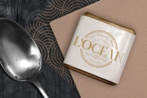 Chocolat café personnalisé avec logo du restaurant "L'Océan" à Vannes
