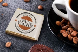 Chocolat café personnalisé avec logo du restaurant "La Peau de vache"