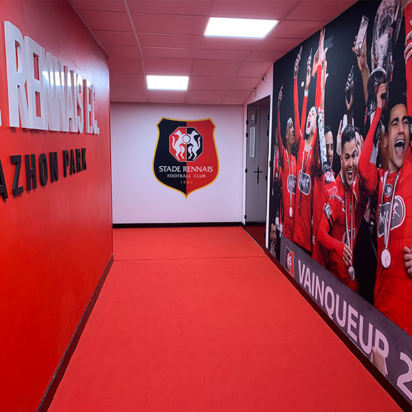 Décoration intérieure Stade Rennais - Mur imprimé personnalisé - Fabrication et pose