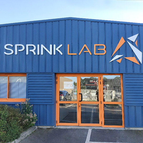 Enseigniste Rennes - Fabrication d'enseigne non lumineuse pour le centre de formation Sprink Lab - Rennes Enseigne sur-mesure