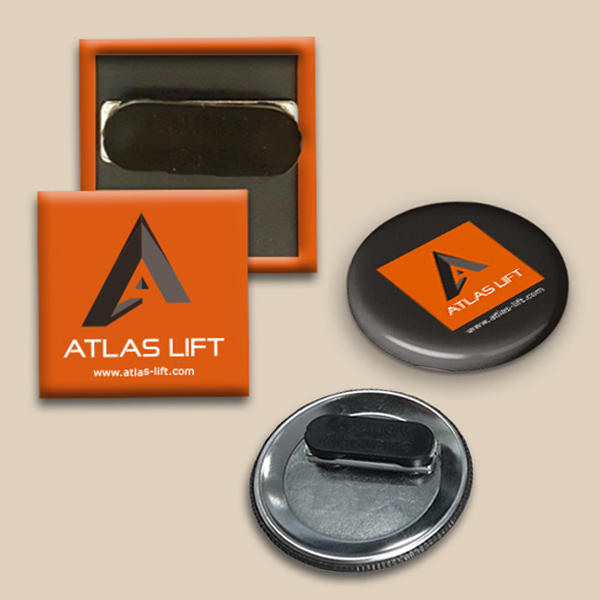 Pins personnalisés pour entreprise avec logo. Ici pour Atlas Lift. Cadeaux d'entreprise - Objets publicitaires personnalisés pour entreprise