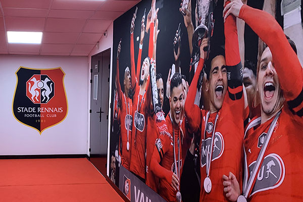 Décoration intérieure Stade Rennais - Mur imprimé personnalisé - Fabrication et pose