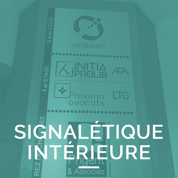 Signalétique intérieure de bureaux - plaques professionnelles - panneaux directionnel sur mesure - fabrication et pose Rennes. Ici pour Initia